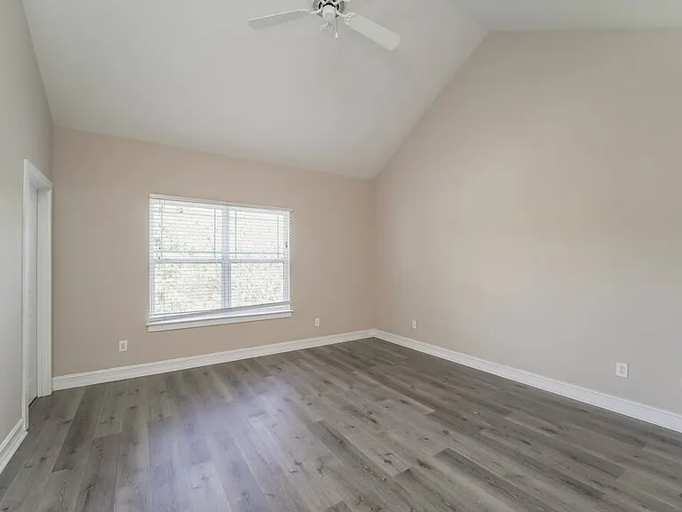 8607 Castle Cliff Dr — Photo 15