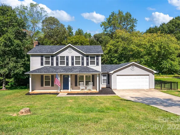 100 Interlaken Pl, Huntersville, NC 28078
