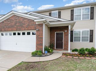2018 Savannah Hills Dr, Matthews, NC 28105