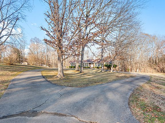 3rd image of 115 Rae Ln