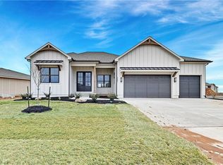 22061 W 93rd Ter, Lenexa, KS 66220