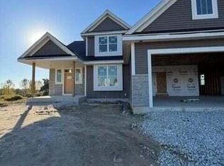 W220N4600 Timber Dr, Pewaukee, WI 53072