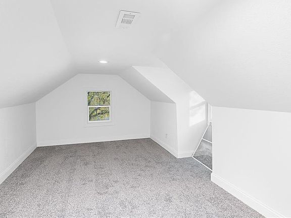 4th image of 4241 Chestnut Ave