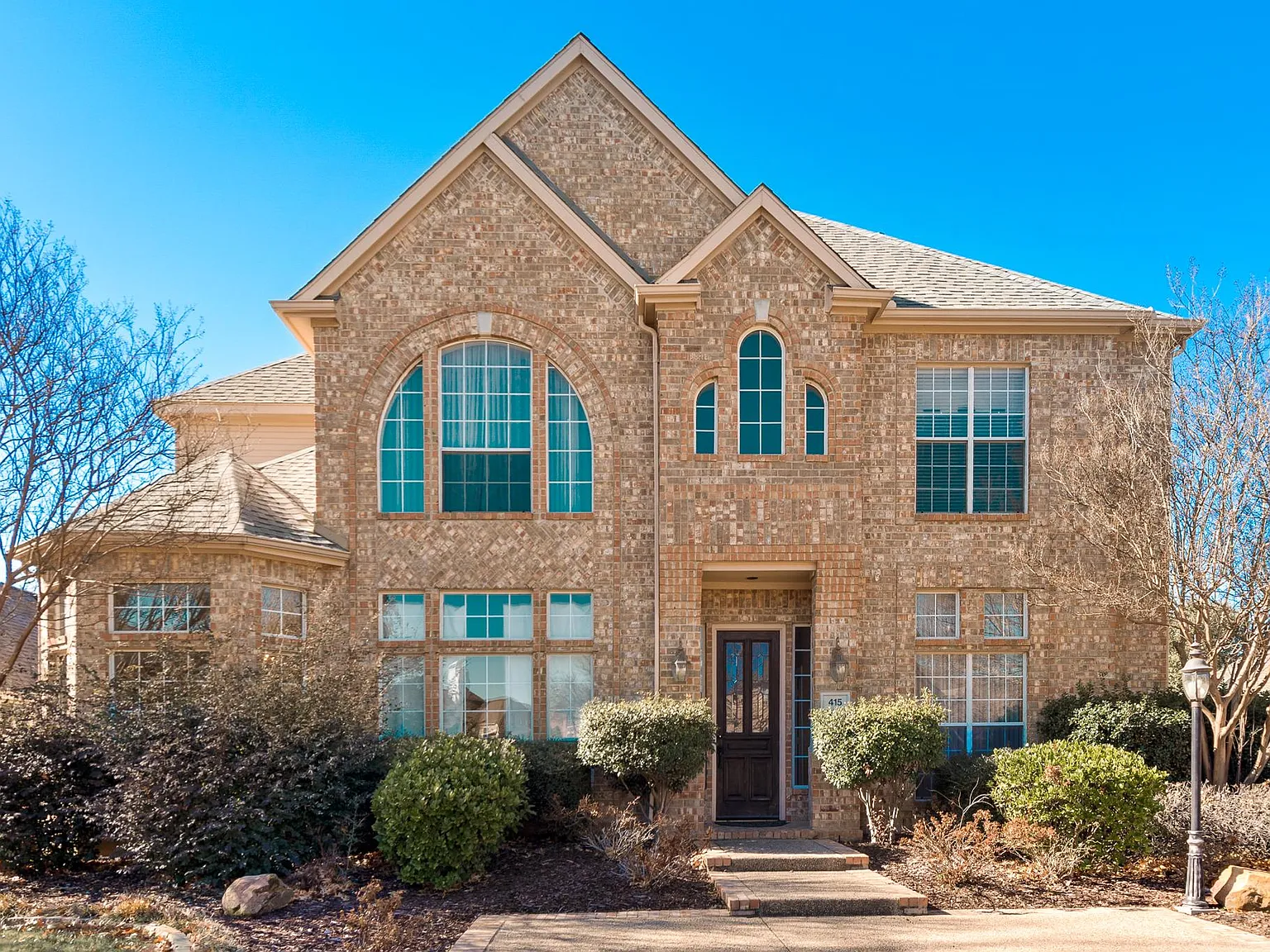 415 Sheffield Court — Photo 3