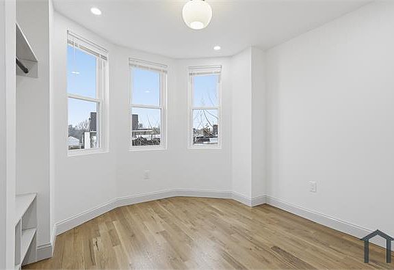 5th image of 2610 N 33rd St Floor 3
