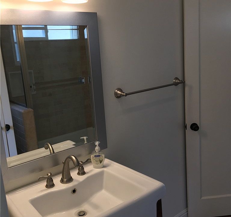1st image of 435 1/2 Heliotrope Ave #435
