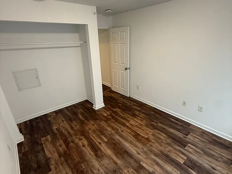 402 Broadway — Photo 11