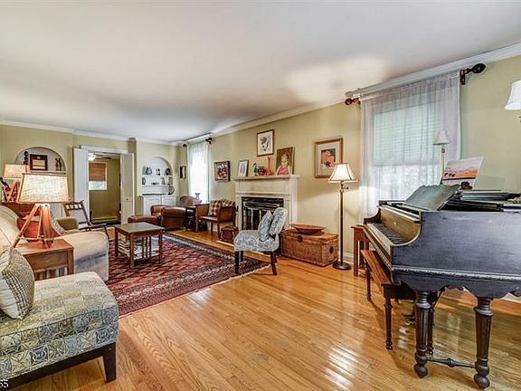 4th image of 10 Norfolk Ave
