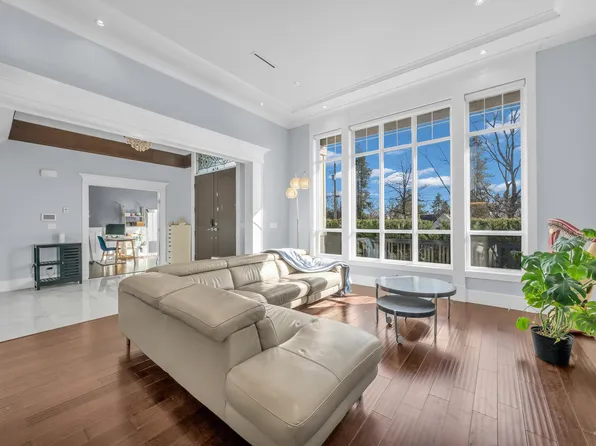 4133 Victory St, Burnaby, BC V5J 1P6