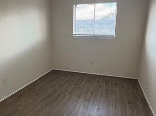 101 E Hospital Dr APT 10, Angleton, TX 77515