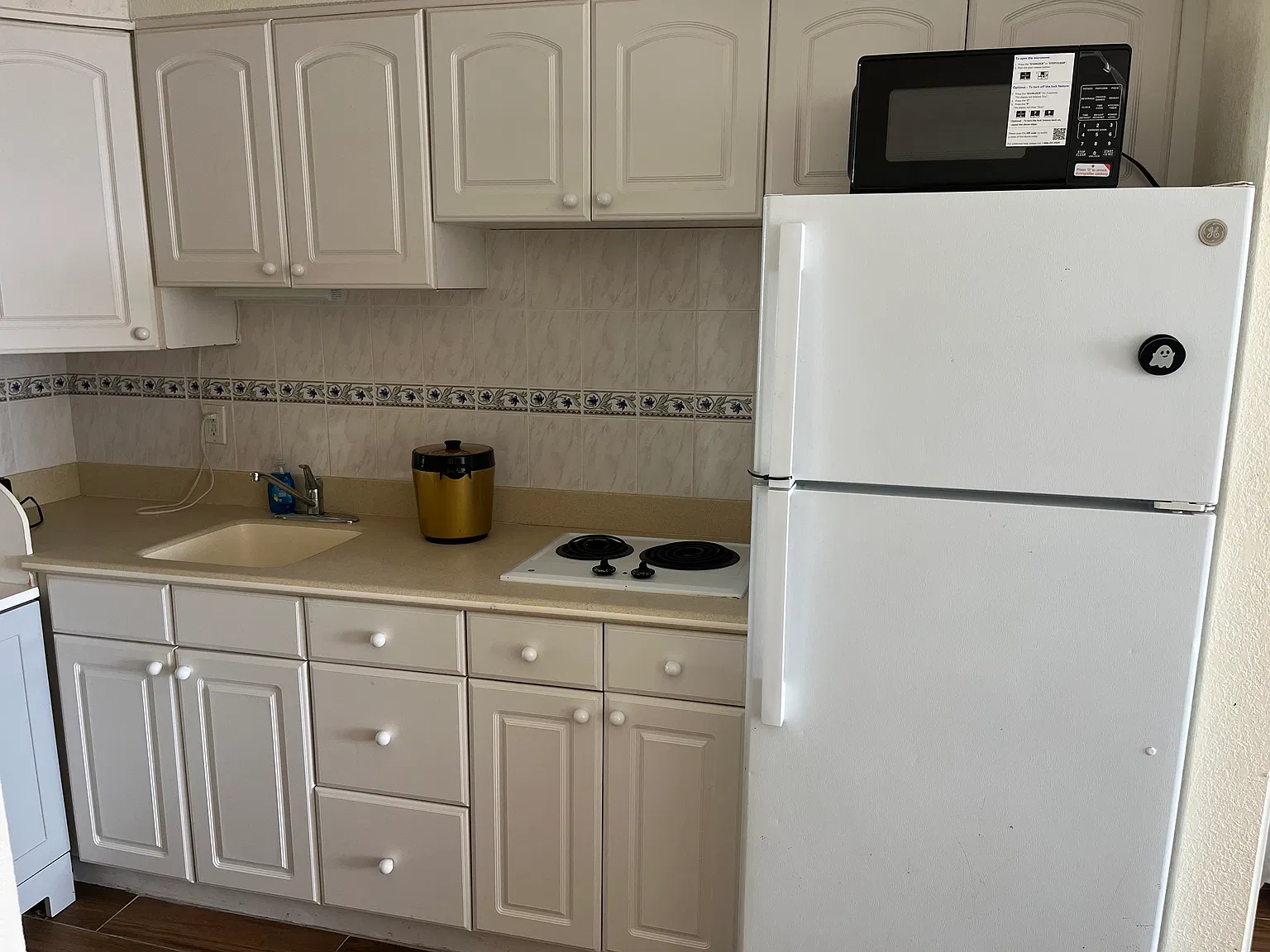 Studio, 400 sqft, $1,800 — Photo 1