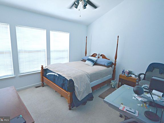 5th image of 22984 Fontwell Sq