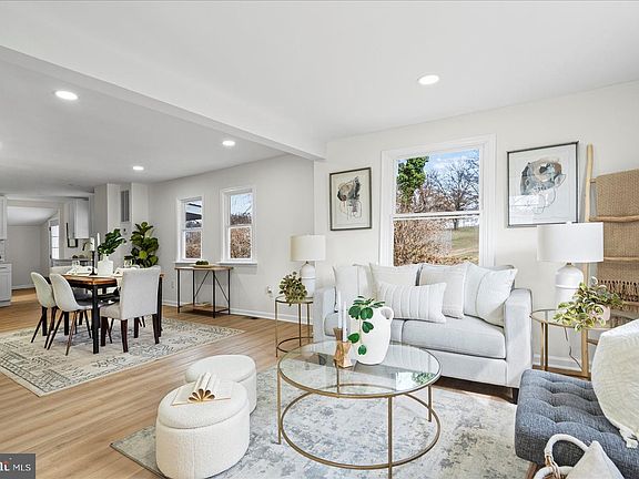 4th image of 4412 Maple Ave