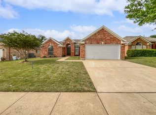 5684 Rockport Ln, Haltom City, TX 76137