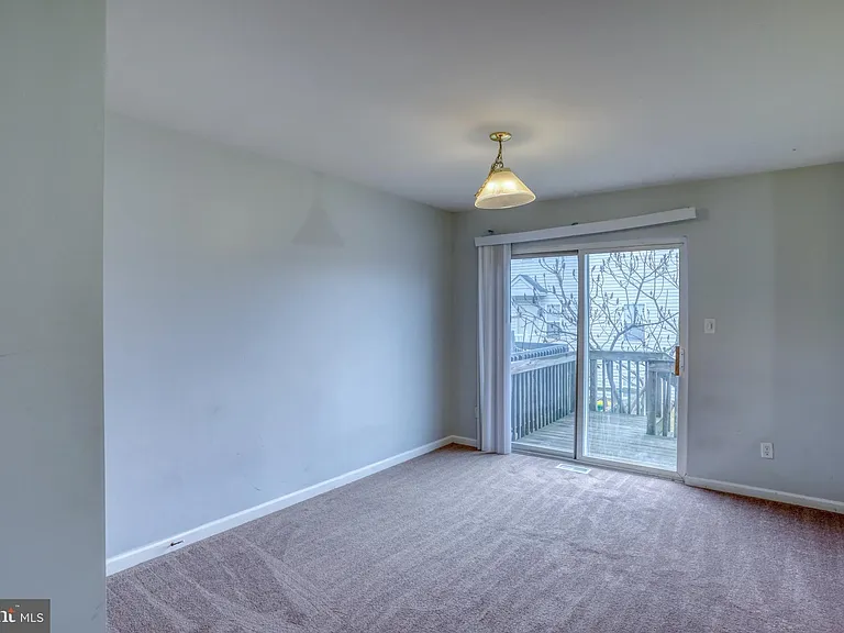 407 Champs Ln — Photo 11