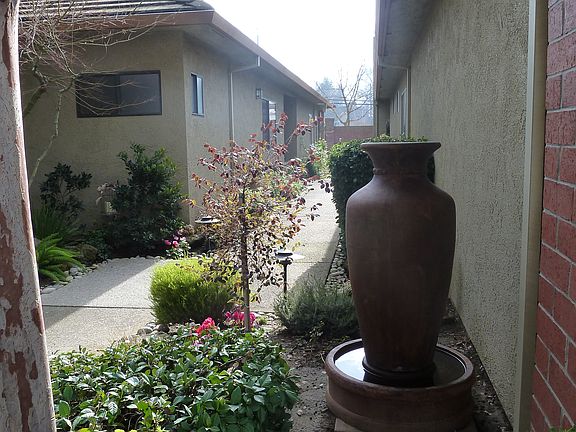 4th image of 2553 Central Park Dr