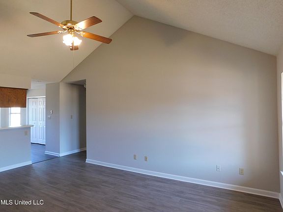 5th image of 7025 Foxhall Dr