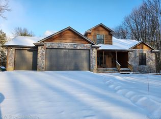 9246 White Rd, Linden, MI 48451