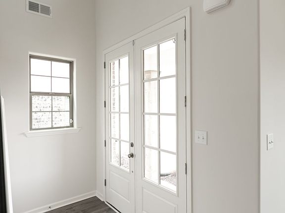 Vertical foyer