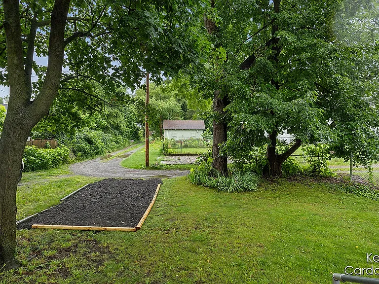 443 Barth Ave SE — Photo 18