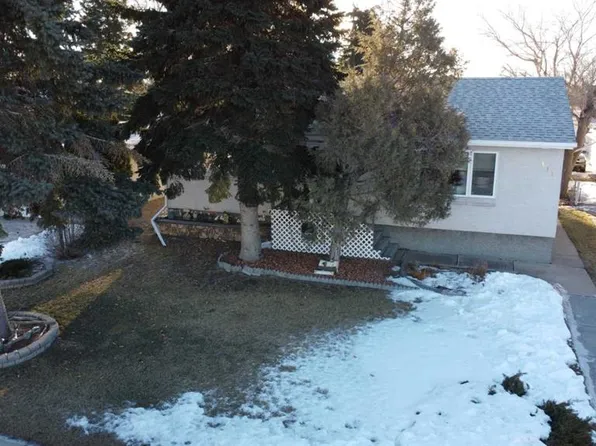 411 N 6th Ave W, Hanna, AB T0J 1P0