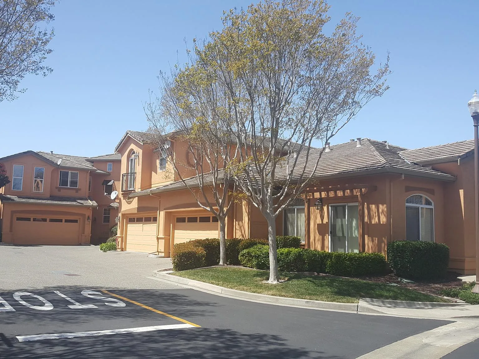 3 bed, 2.5 bath, 1713 sqft, $3,100 — Photo 1