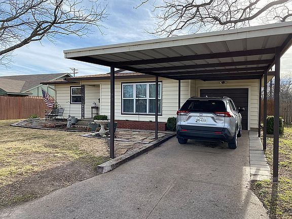 3rd image of 430 Live Oak Ln