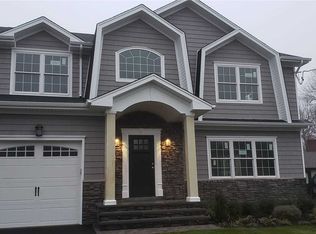 27 Fieldstone Dr, Syosset, NY 11791