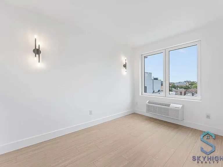 134 Erasmus St #4BB — Photo 8