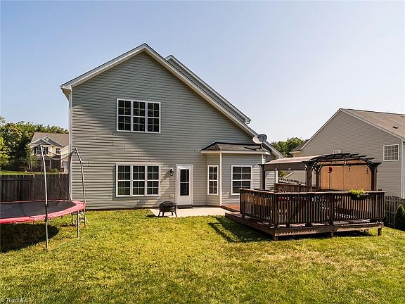 3rd image of 2029 Heron Pointe Dr