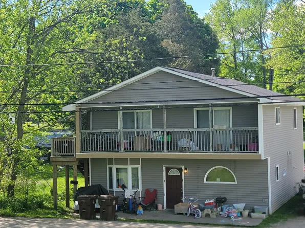 222 W Gilson St, Edmore, MI 48829