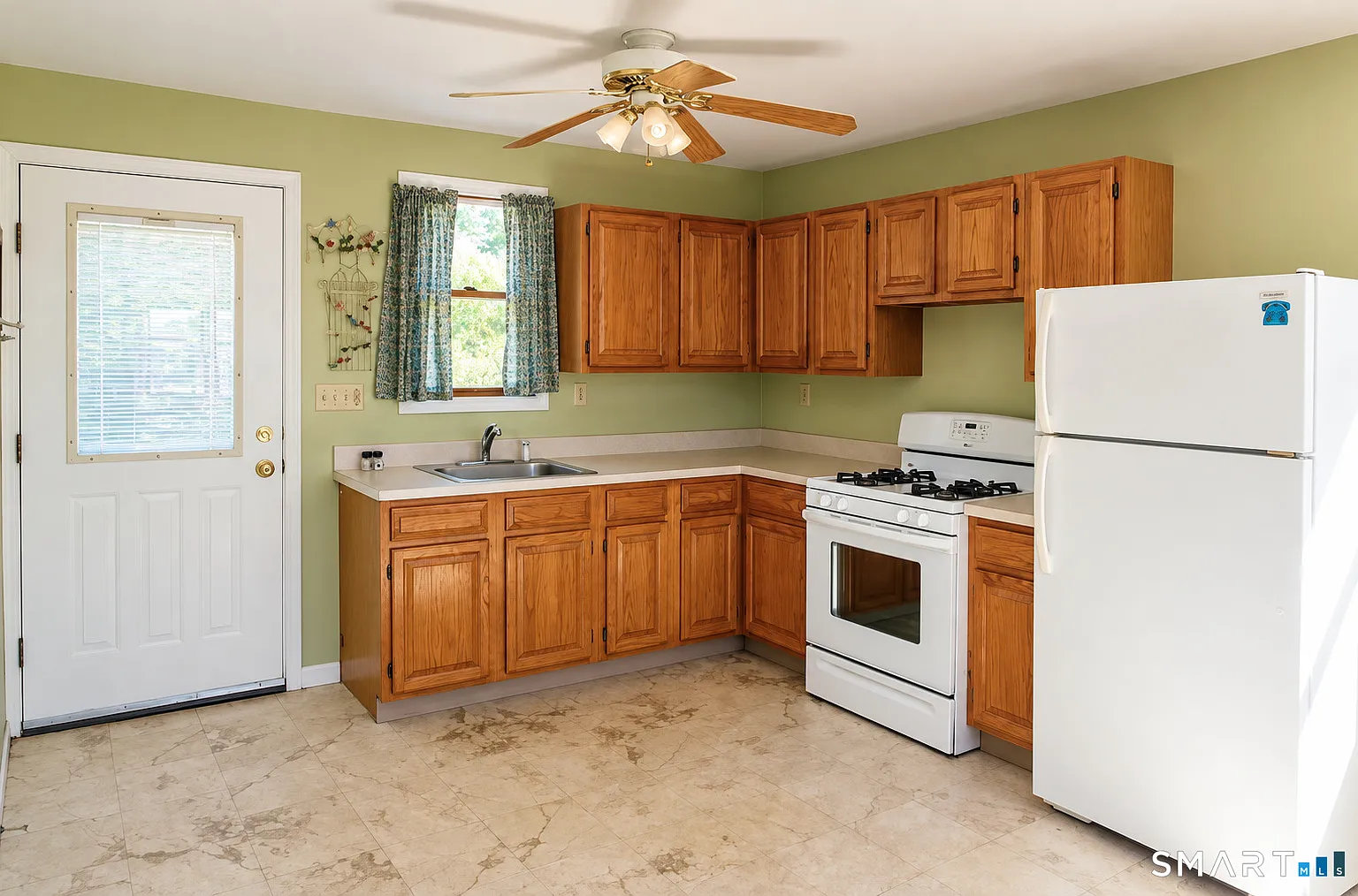 Studio, 1.0 bath, 400 sqft, $1,500 — Photo 3