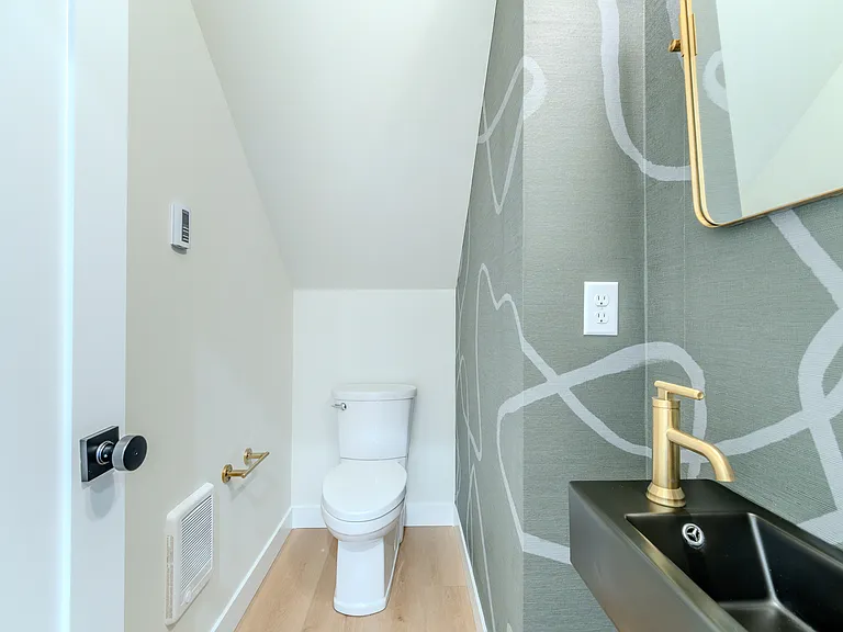 515 NE 123rd St — Photo 26