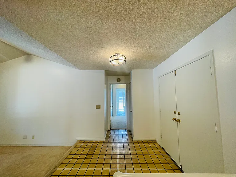 1150 Stafford Dr — Photo 6