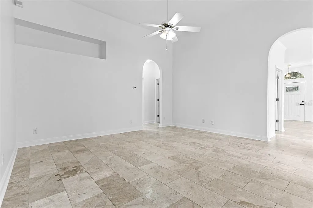 3 bed, 2.0 bath, 1550 sqft, $2,600 — Photo 4