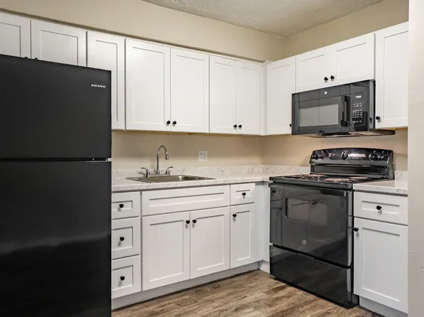 CasaDova, 4000 58th St N #4100-50, Saint Petersburg, FL 33709