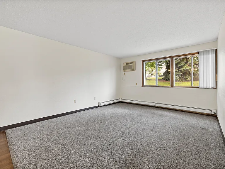 Country Bluff Apartments — Photo 23