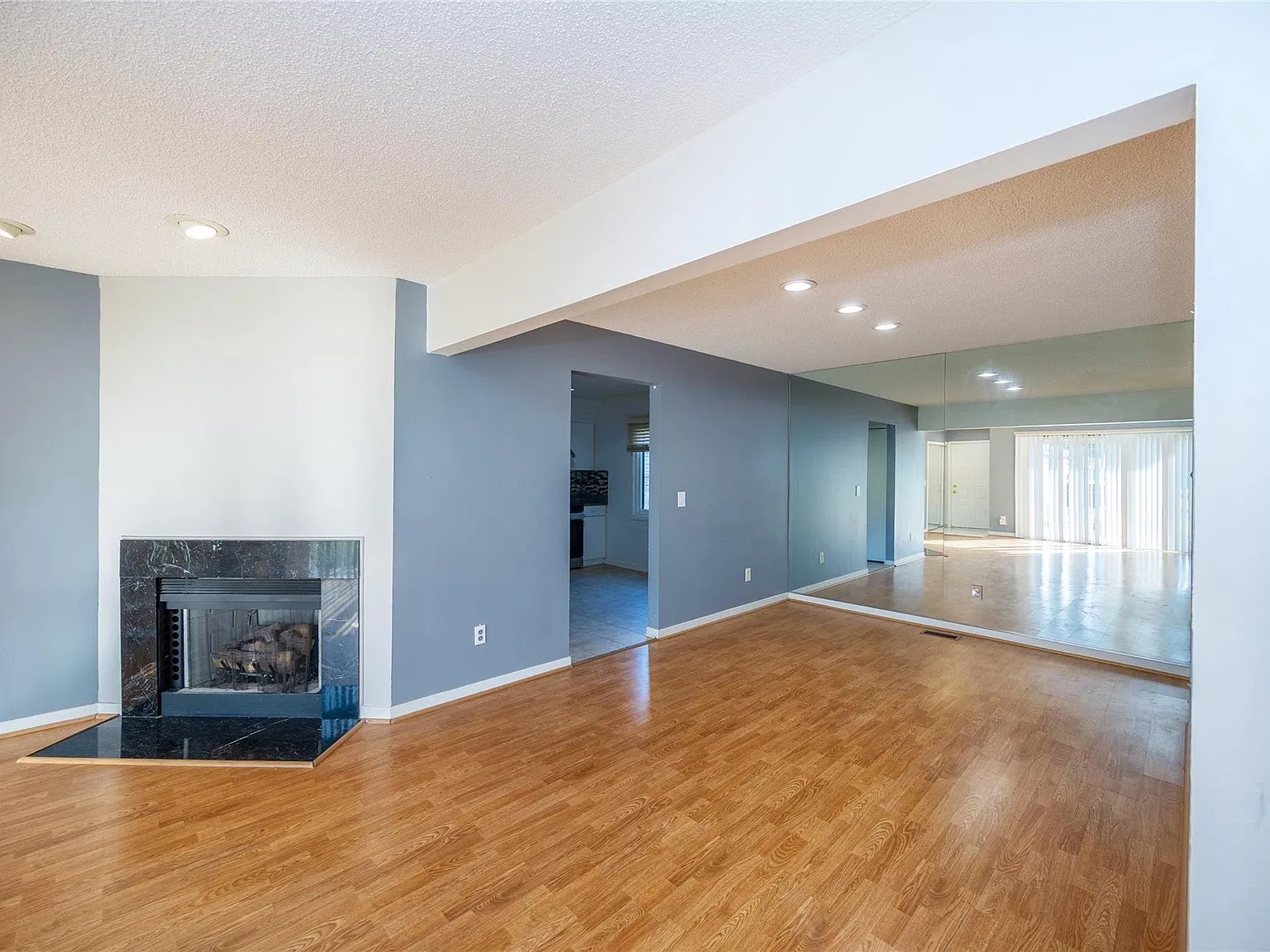 2 bed, 2.0 bath, 1349 sqft, $2,100 — Photo 4