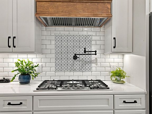 5th image of 6017 Ridge Farm Pl