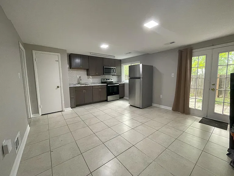 9059 Centerway Rd #BASEMENT — Photo 3
