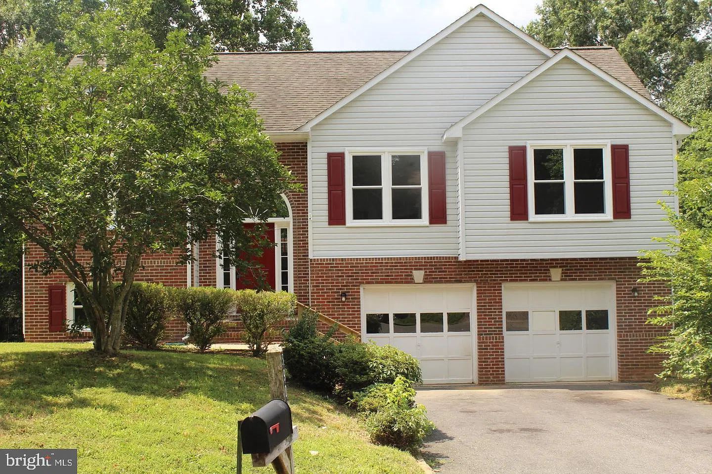 3 bed, 2.0 bath, 2094 sqft, $2,850 — Photo 1
