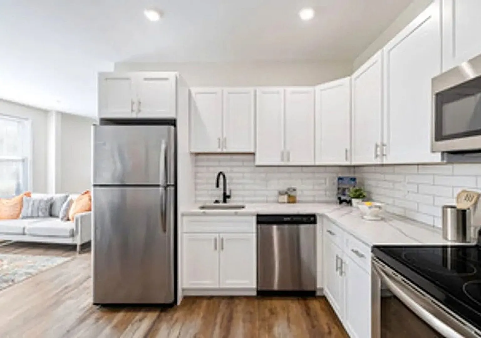 Amazing New Luxury Apartmnts Located In Trendy East Germantown — Photo 3