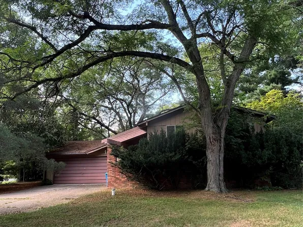 1960 Glen Iris Dr, Commerce Township, MI 48382