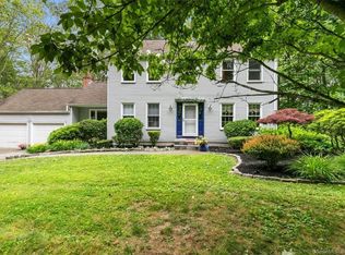 37 Copperfield Dr, Madison, CT 06443