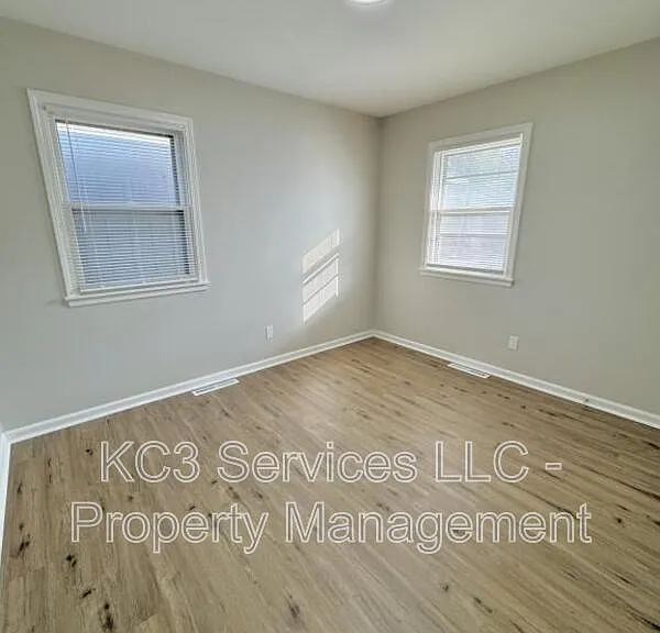 5938 E 136th St — Photo 9