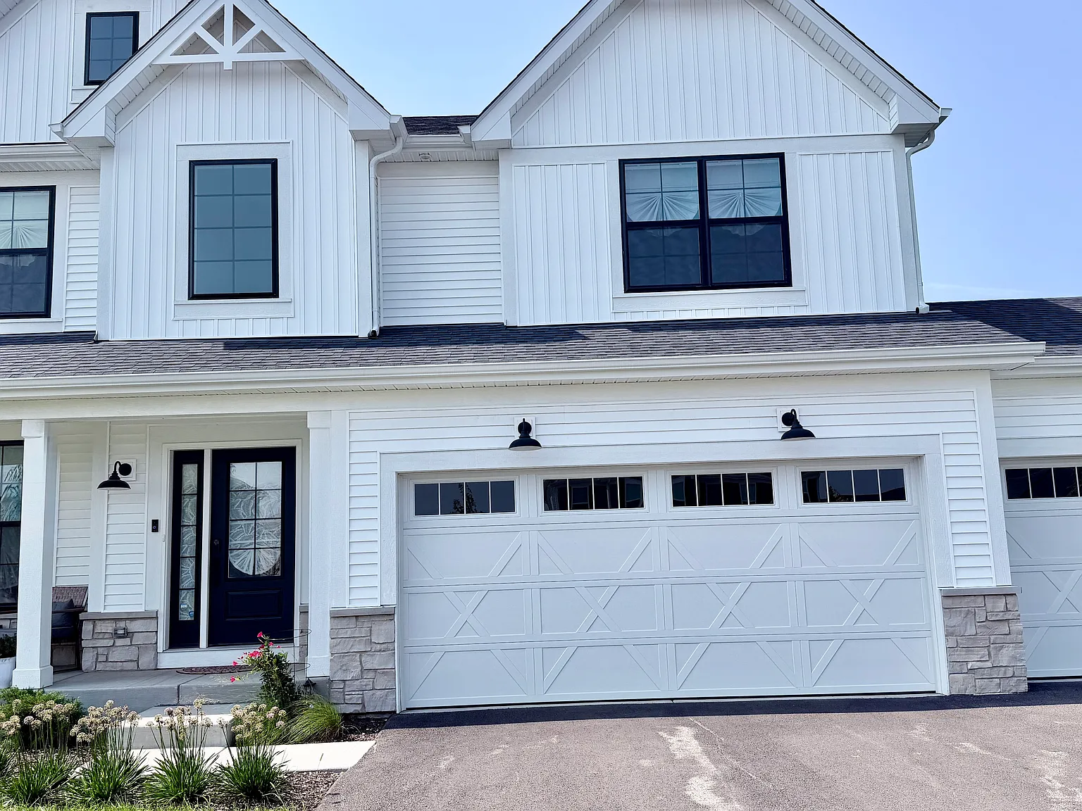 3 bed, 2.5 bath, 2564 sqft, $4,399 — Photo 3