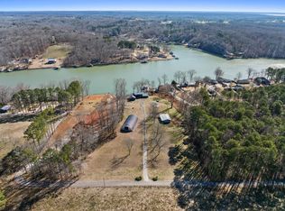 1174 N Shore Dr, Florence, AL 35634