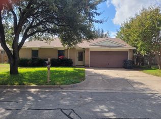1904 San Saba Ln, Arlington, TX 76006