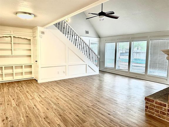 3rd image of 727 Romaine Ln