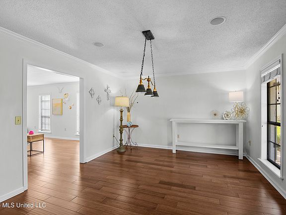 3rd image of 110 Stonington Ct